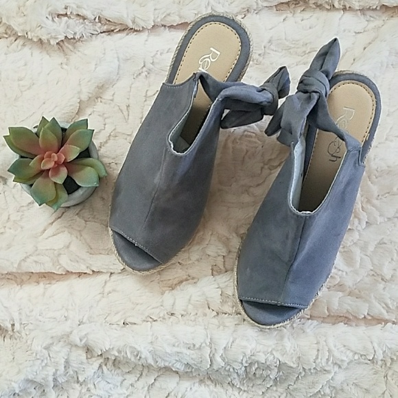 🎆HP🎆❣Gray Back Tie Wedge❣ - Picture 2 of 6